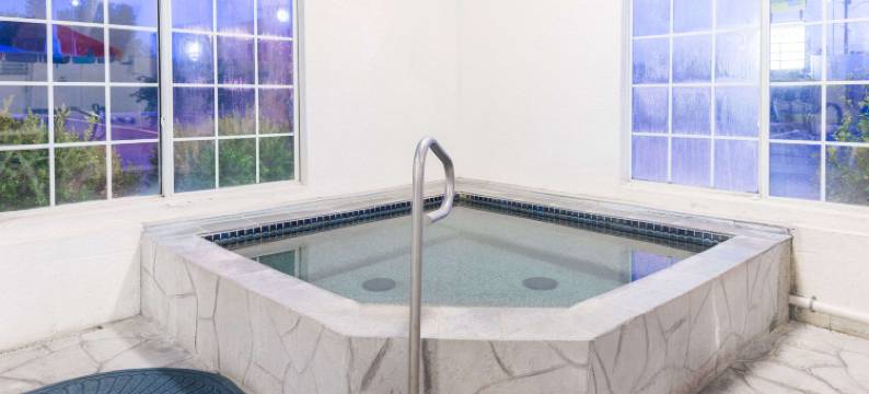 欧塞奇海滩呗盟套房酒店(Baymont by Wyndham Osage Beach)图片