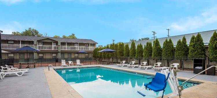 比格拉皮兹品质酒店及套房-近大学(Quality Inn & Suites Big Rapids Near University)图片