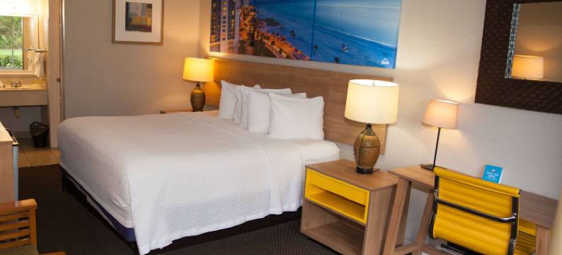 可可邮轮港西I-95/524温德姆戴斯酒店(Days Inn by Wyndham Cocoa Cruiseport West at I-95/524)图片