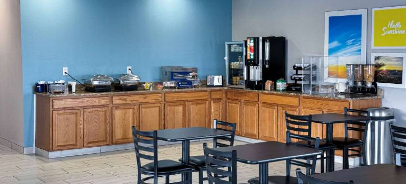 圣罗莎戴斯套房酒店(Days Inn & Suites by Wyndham Santa Rosa)图片