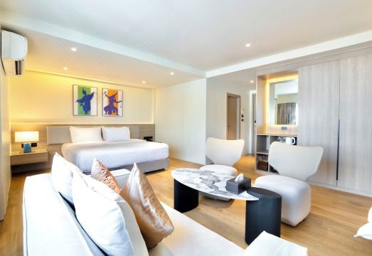 The One Bay BreezeHotel Overview