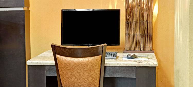 夏洛特-大学广场麦客达套房酒店(Microtel Inn & Suites by Wyndham Charlotte/University Place)图片