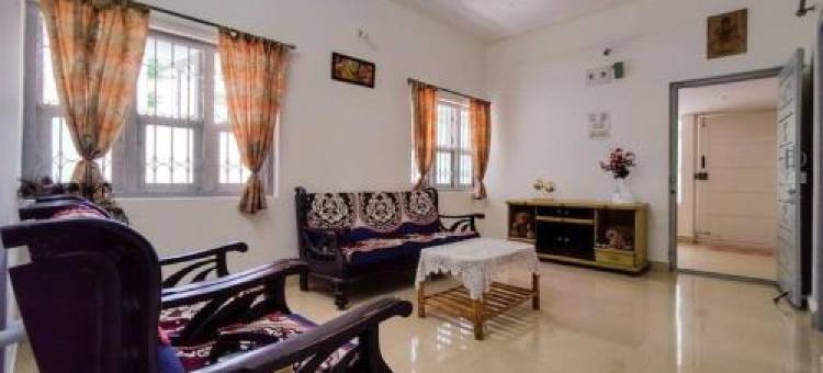 Comfy 2-Bedroom House in Sanjaynagar, Bengaluru图片
