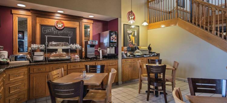 格兰迪中心美吟温德姆酒店(AmericInn by Wyndham Grundy Center)图片