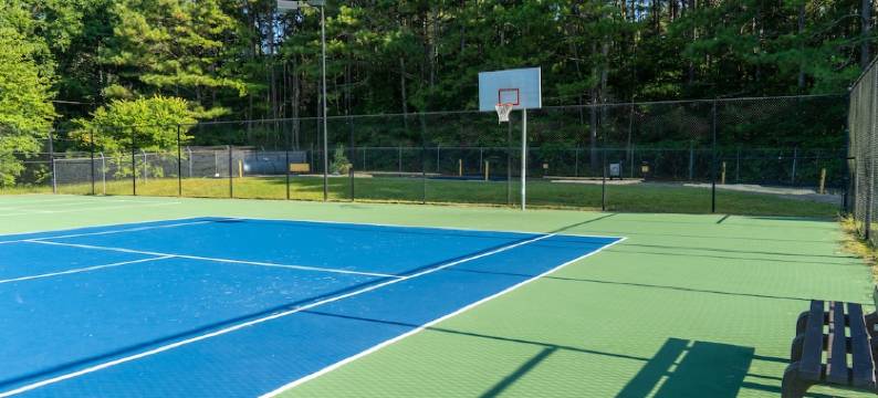 2800 sqft Forest Retreat!4 min to Pool- Hot Tub~Firepit~Dogs! 8 min to Town!图片