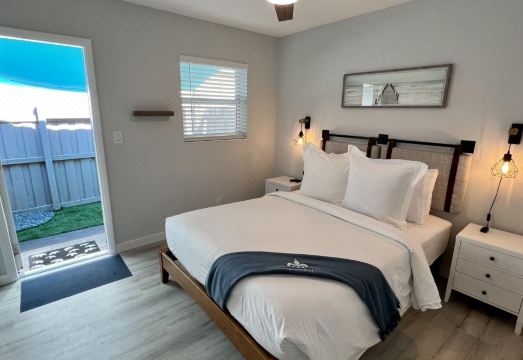 Villa Michloe - Steps from Wilton Drive Hotel Overview