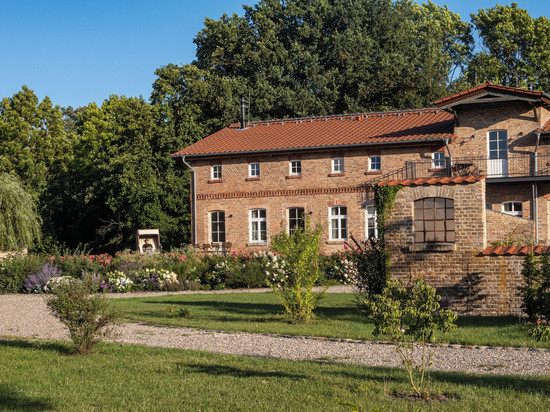 斯托尔岑霍夫布卢梅诺夫