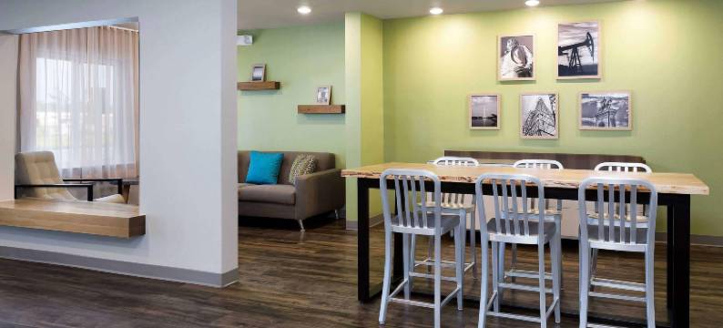 沃特福德市郊区开放式客房酒店(Suburban Studios Watford City)图片