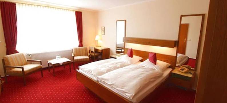 海尔姆斯兰德酒店(Landhotel Helms)图片