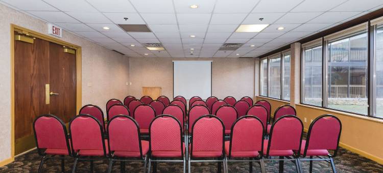 普利茅斯温德姆华美达酒店及会议中心(Ramada by Wyndham Plymouth Hotel & Conference Center)图片