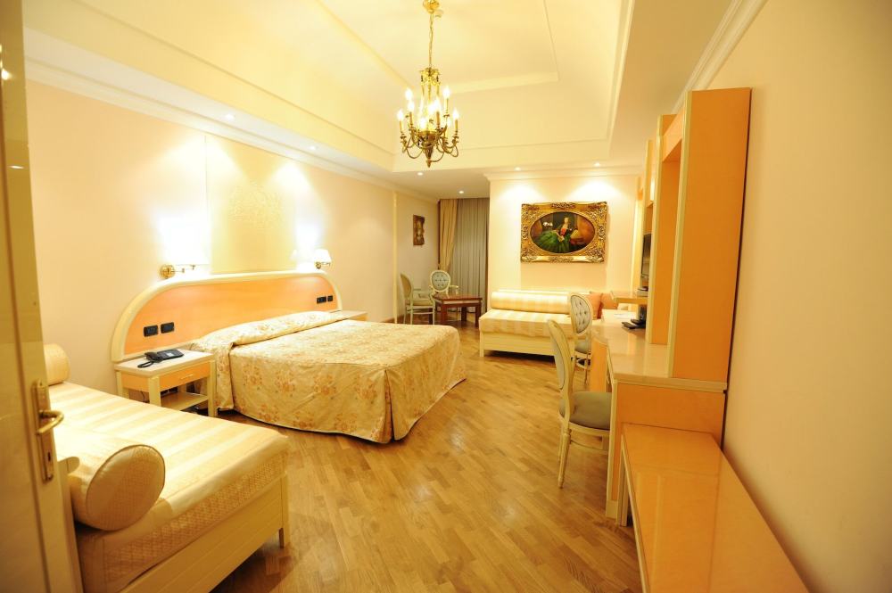 LH Hotel Domus Caesari Over view