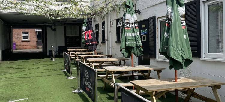 艾尔利阿姆斯酒店(Airlie Arms Hotel)图片