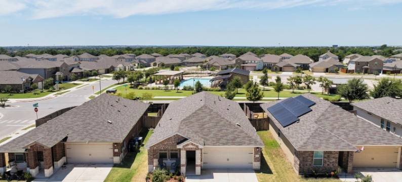 迷人的四卧室宽敞后院在赫托(Charming 4BR Home w Spacious Backyard in Hutto)图片