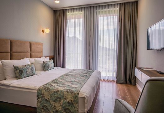 Gori Inn Hotel Overview