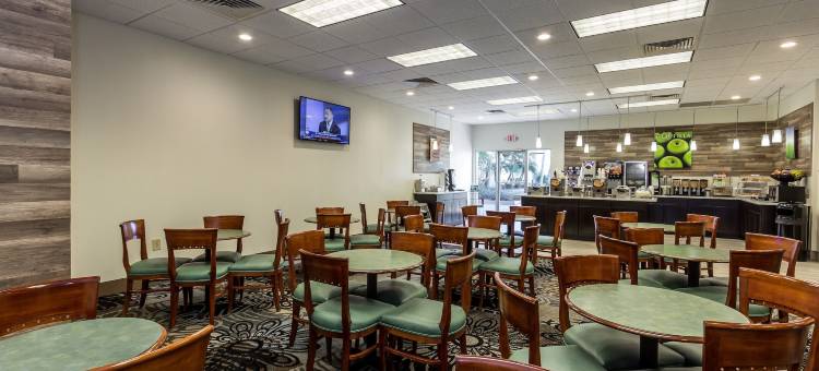 克利尔沃特中心拉昆塔温德姆酒店(La Quinta Inn by Wyndham Clearwater Central)图片