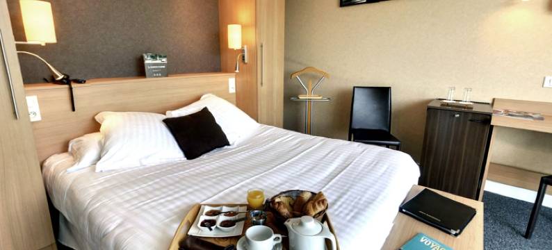 洛吉斯拉梅松卡雷酒店(Logis Hotel Maison Carrée Restaurant O Carré DArt)图片