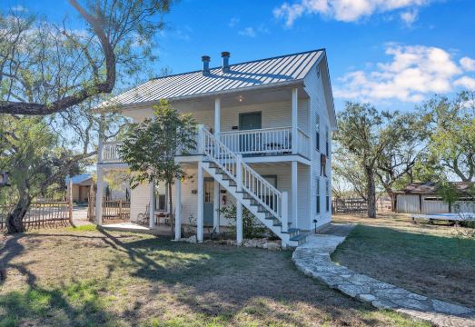 Full Moon Inn Hotel Overview
