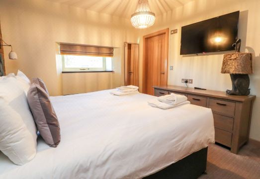 Eldroth Hotel Overview