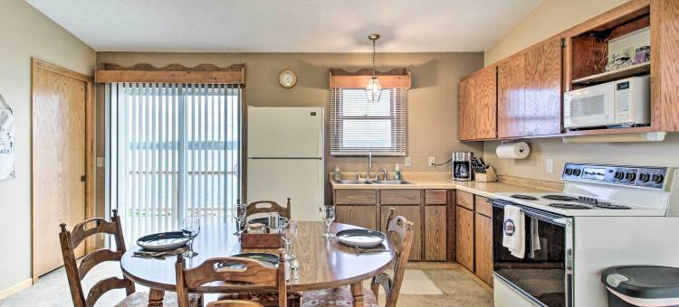 湖滨莫特利之家，带私人码头和火坑！(Lakefront Motley Home w/ Private Dock & Fire Pit!)图片