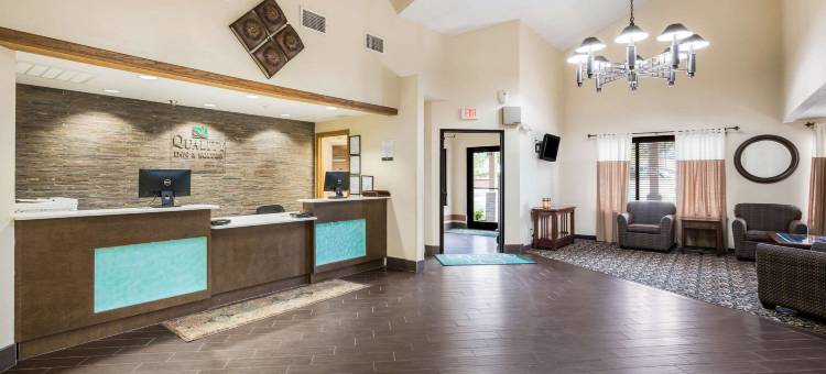 劳伦斯大学区凯艺套房酒店(Quality Inn & Suites Lawrence - University Area)图片