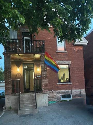 Two bedroom full house downtown Little Italy, Ottawa with upper deck spa.