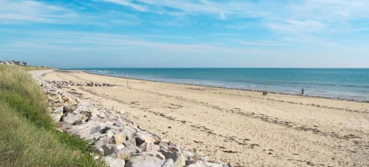 House near Merlimont-Plage and historic abbey图片