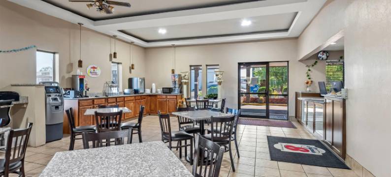 特雷霍特温德姆速8酒店(Super 8 by Wyndham Terre Haute)图片