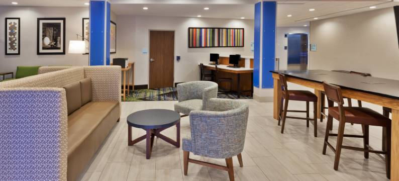 费耶特维尔智选假日快捷套房酒店(Holiday Inn Express & Suites FAYETTEVILLE by IHG)图片