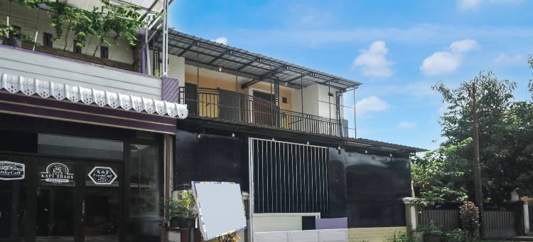 OYO 95035 和谐伊斯兰旅馆(OYO 95035 Harmony Guest House Syariah Sawojajar)图片