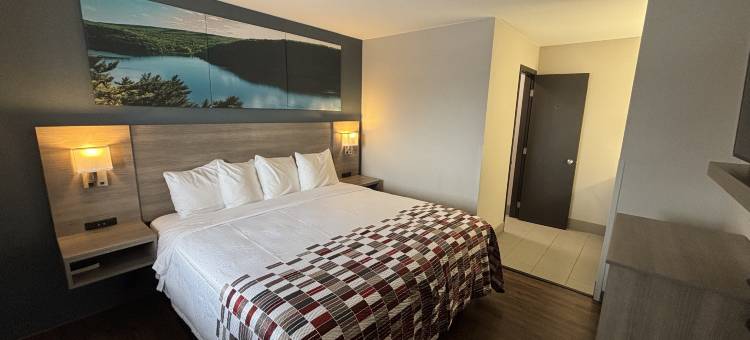 托玛红屋顶旅馆(Red Roof Inn & Suites Tomah)图片