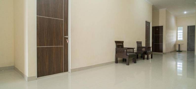 红多兹酒店@泗水苏科马马农格尔(RedDoorz at Sukomanunggal Surabaya)图片