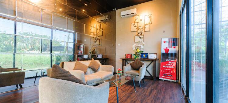 红多兹Plus酒店-近北苏门答腊大学(RedDoorz Plus Near Universitas Sumatera Utara)图片