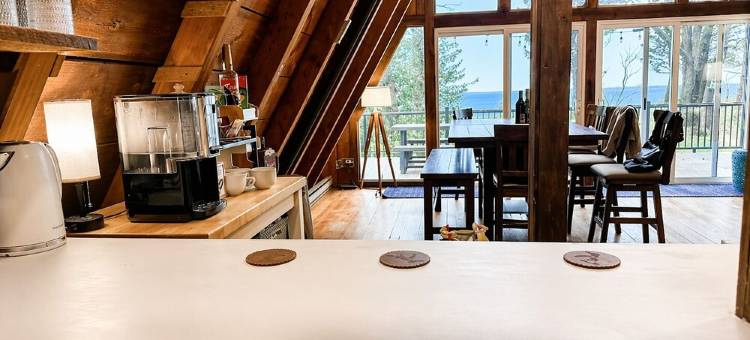 Spacious 5-bedroom A-Frame in South Haven with view of Lake Michigan图片