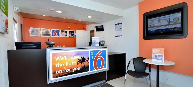 棕榈沙漠6号汽车旅馆- 棕榈泉区(Motel 6 Palm Desert, CA - Palm Springs Area)图片