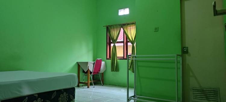 OYO 93411教法酒店托博朗(OYO 93411 Syariah Hotel Tomborang)图片