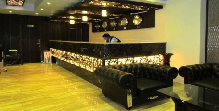 Maple Wood Hotel Overview