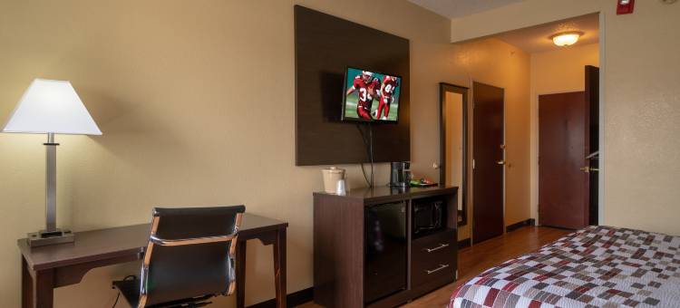 印第安纳波利斯机场红顶套房酒店(Red Roof Inn & Suites Indianapolis Airport)图片