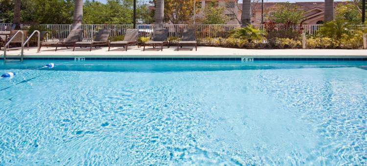 Holiday Inn Express 西棕榈湾泳滩地铁中心(Holiday Inn Express WEST PALM BEACH METROCENTRE by IHG)图片