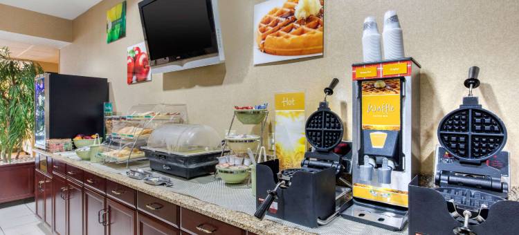 本顿德拉芬维尔凯艺套房酒店(Quality Inn & Suites Benton - Draffenville)图片