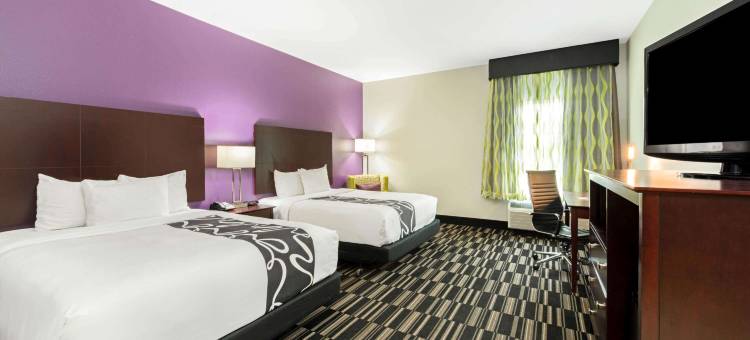 布里奇市拉昆塔温德姆套房酒店(La Quinta Inn & Suites by Wyndham Bridge City)图片