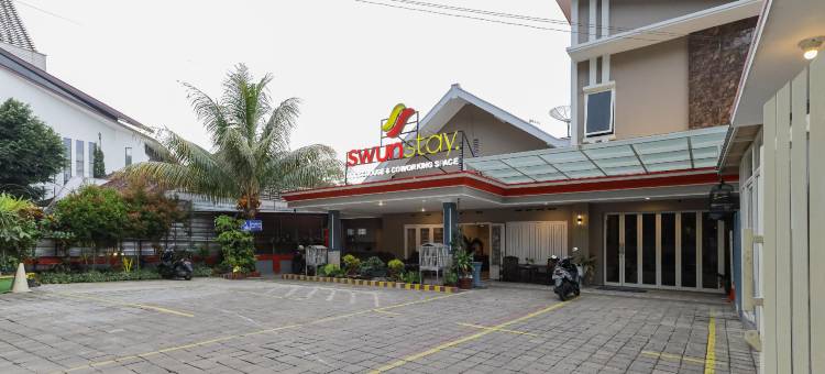 红门酒店加 @ 斯温住宿拉亚朗塞普(RedDoorz Plus at Swun Stay Raya Langsep)图片