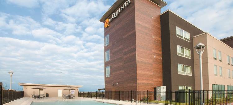 圣马科斯奥特莱斯购物中心拉昆塔温德姆套房酒店(La Quinta Inn & Suites by Wyndham San Marcos Outlet Mall)图片