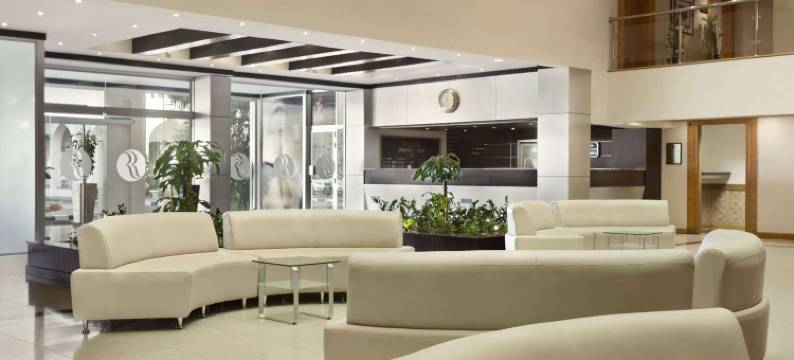 奎姆海滩温德姆华美达酒店(Ramada by Wyndham Qurum Beach)图片