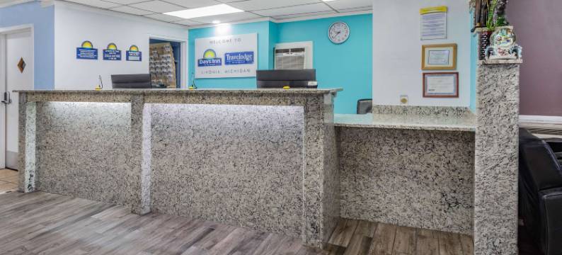 利沃尼/坎顿/诺维底特律地区Travelodge by Wyndham酒店(Travelodge by Wyndham Livonia/Canton/Novi Detroit Area)图片