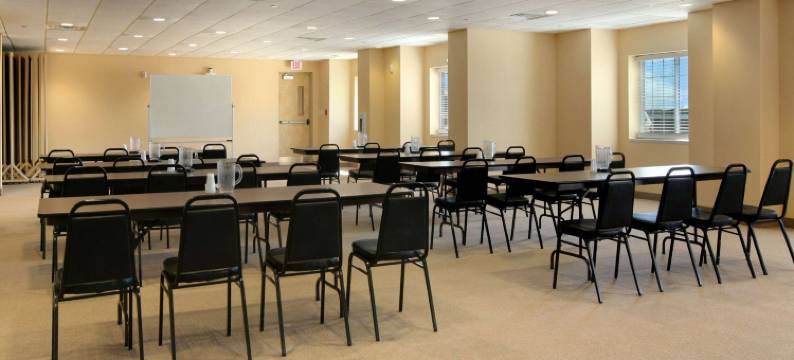 昆西麦客达套房酒店(Microtel Inn & Suites by Wyndham Quincy Downtown/River Area)图片