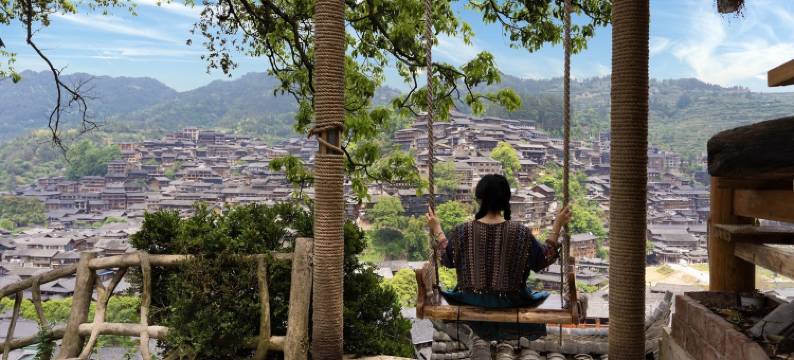 花开半夏全景美宿西江苗寨观夜景店客栈(游方街分店)图片