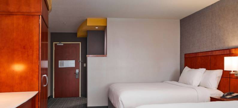 梅德福机场万怡酒店(Courtyard Medford Airport)图片