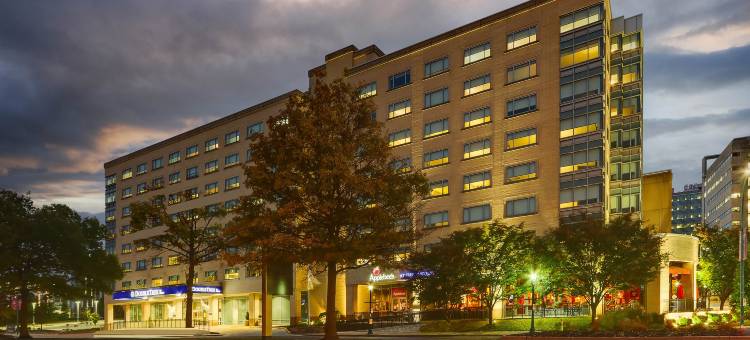 圣路易斯森林公园希尔顿逸林酒店(DoubleTree by Hilton St. Louis Forest Park)图片