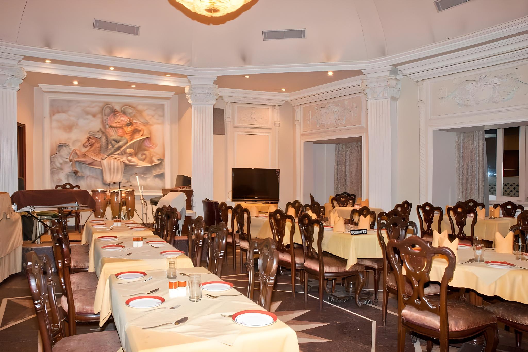 Hotel Arya - Unmarried Couples Are Not Allowed Over view