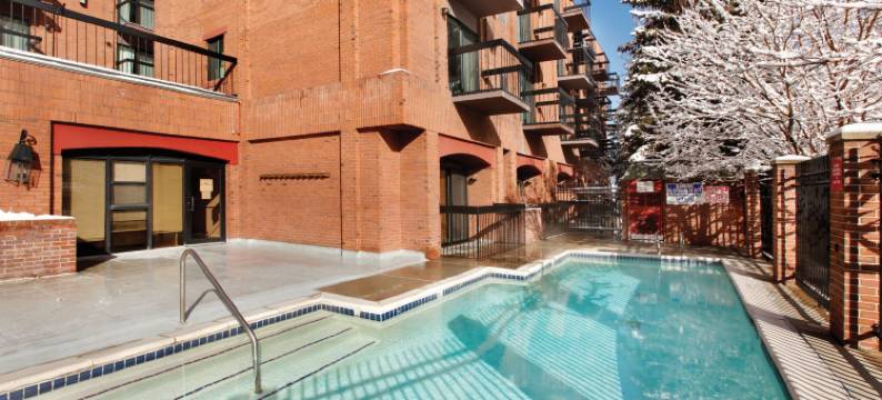 Private Balconies, Pool, Hot Tub, Sauna - Charming Alpine Retreat图片